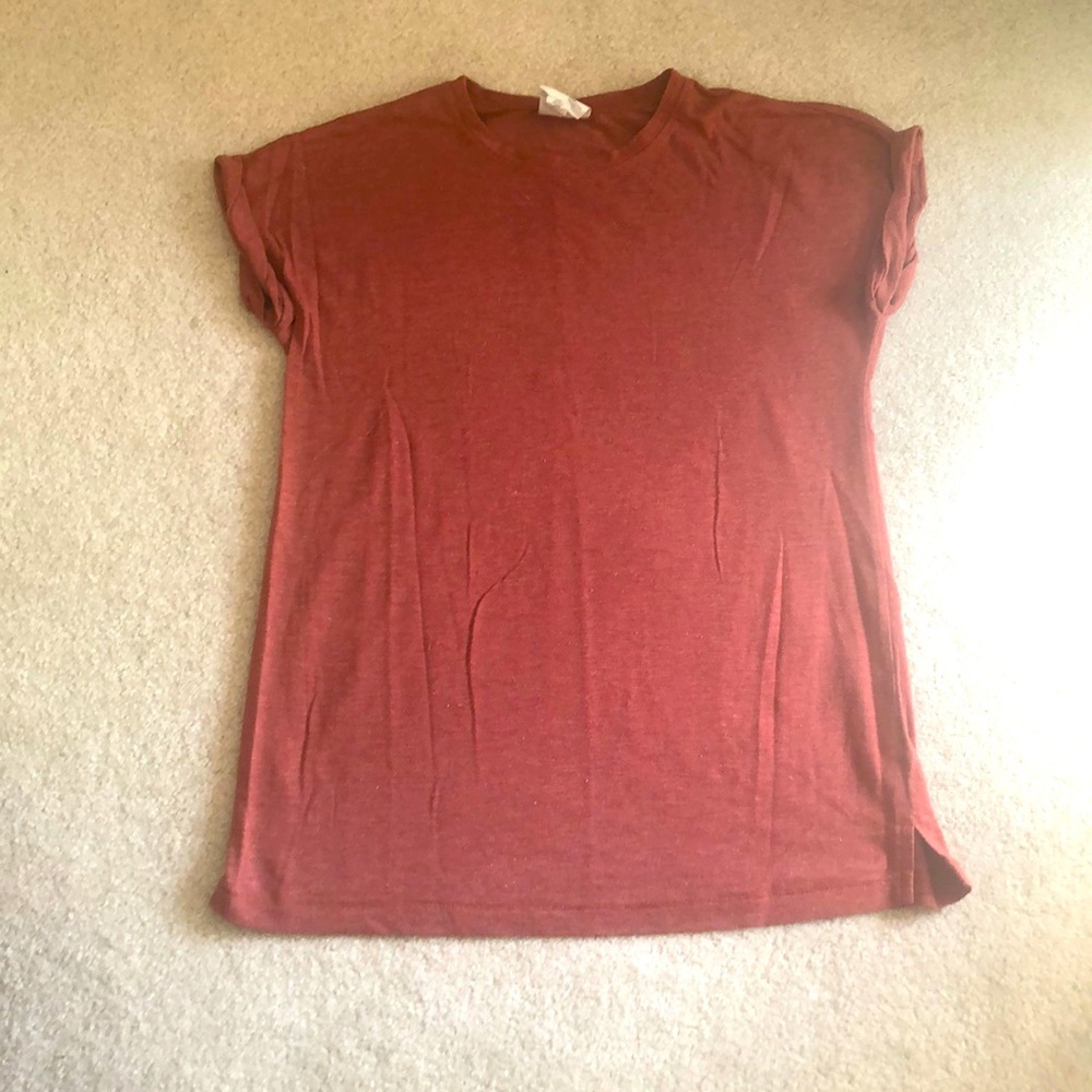 LED Maroon rolled sleeve maternity t-shirt.